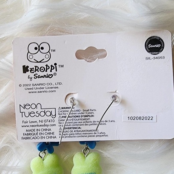 Sanrio Kerropi felt flower spring time earings - Picture 2 of 2